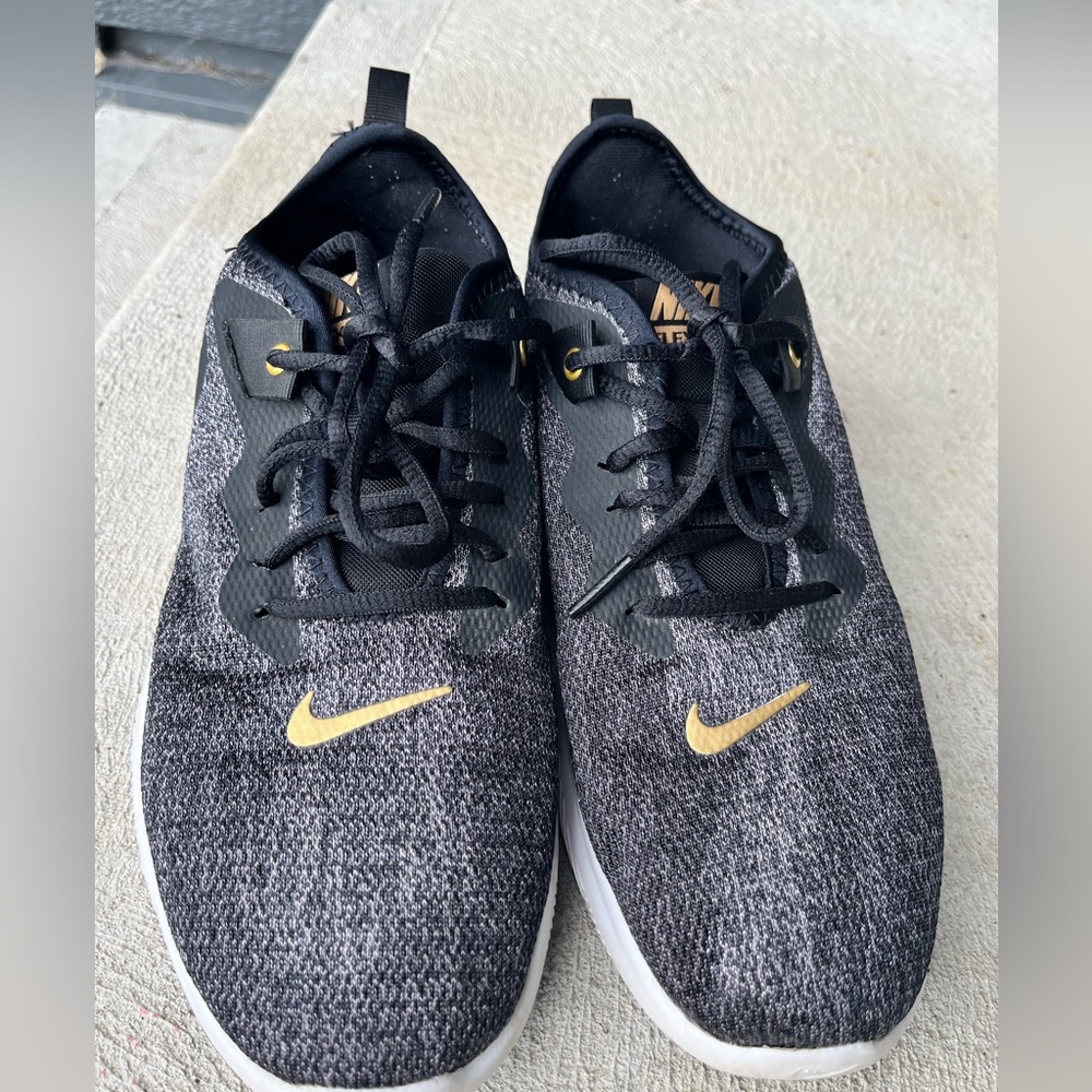Nike Flextrain 9 shoes. Size 8